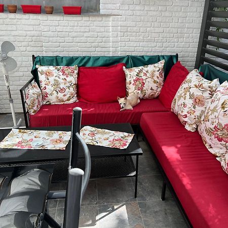 A Lovely 2 Bedroom Apartment In The Heart Of Sófia Exterior foto