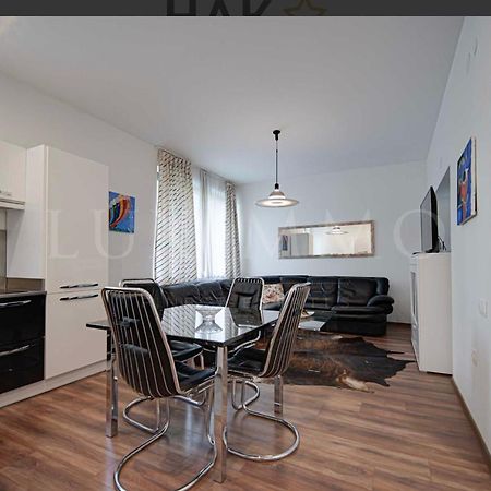 A Lovely 2 Bedroom Apartment In The Heart Of Sófia Exterior foto