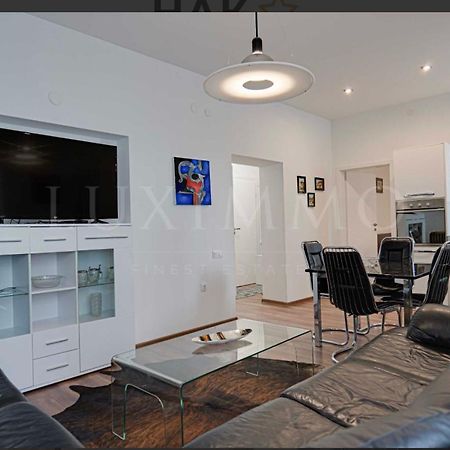 A Lovely 2 Bedroom Apartment In The Heart Of Sófia Exterior foto