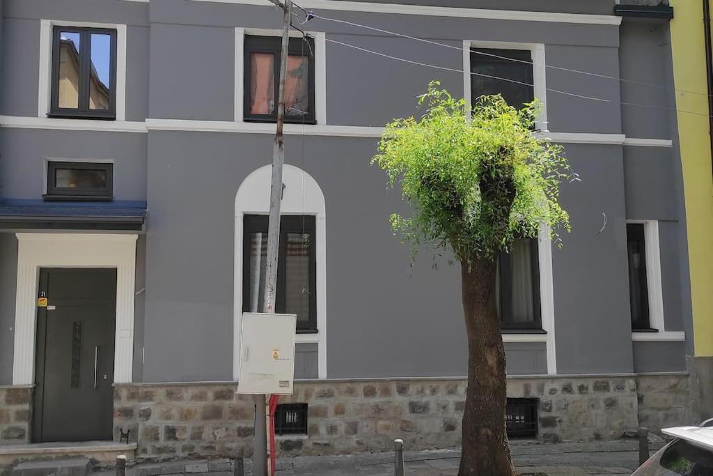 A Lovely 2 Bedroom Apartment In The Heart Of Sófia Exterior foto