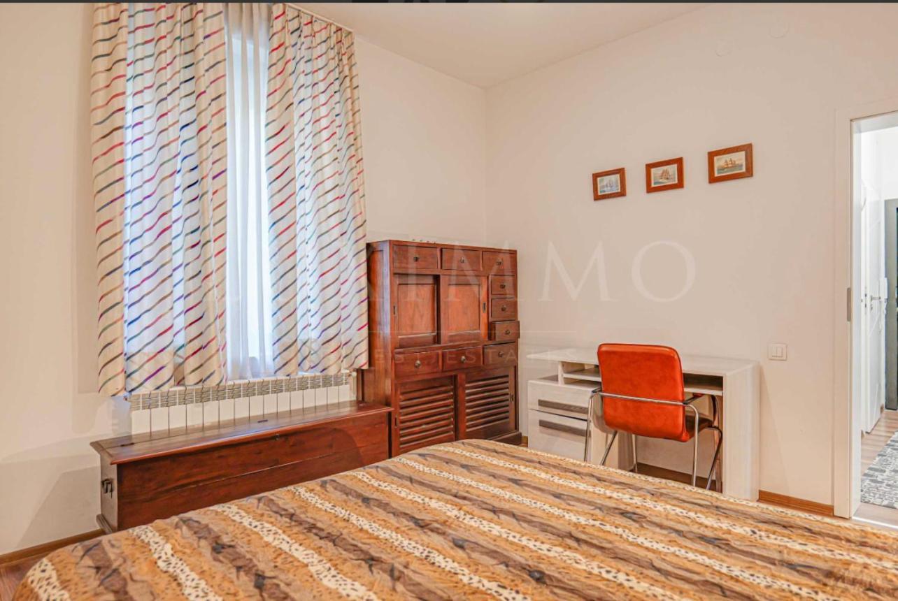A Lovely 2 Bedroom Apartment In The Heart Of Sófia Exterior foto